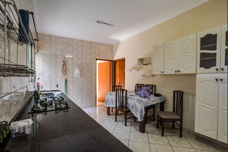 Casa para alugar com 254m², 4 quartos e 6 vagas Casa para alugar com 254m², 4 quartos e 6 vagasCozinha 1