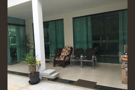 Casa à venda com 38000m², 5 quartos e 4 vagasÁrea externa