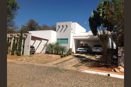 Casa à venda com 38000m², 5 quartos e 4 vagasFachada