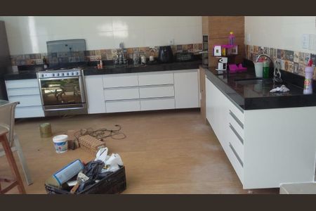 Casa à venda com 38000m², 5 quartos e 4 vagasÁrea externa
