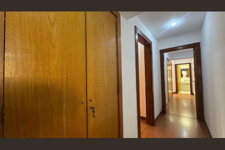 Apartamento à venda com 242m², 3 quartos e sem vaga