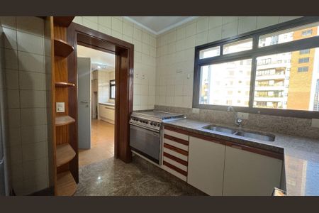 Apartamento à venda com 242m², 3 quartos e sem vaga