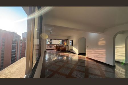 Apartamento à venda com 242m², 3 quartos e sem vaga