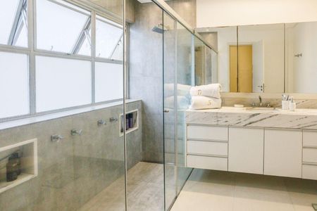 Apartamento à venda com 216m², 3 quartos e 2 vagas