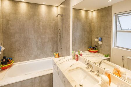 Apartamento à venda com 216m², 3 quartos e 2 vagas