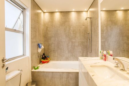 Apartamento à venda com 216m², 3 quartos e 2 vagas