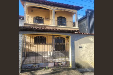 Casa à venda com 110m², 4 quartos e 2 vagasFachada