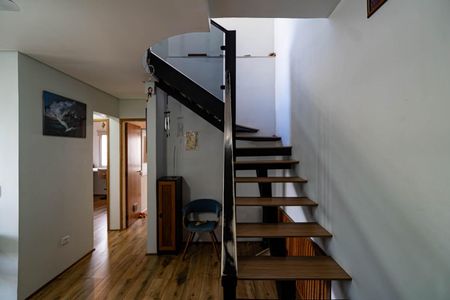 Apartamento à venda com 162m², 3 quartos e 1 vaga Apartamento à venda com 162m², 3 quartos e 1 vagaEscada