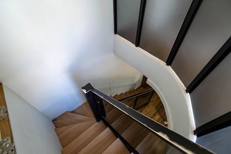 Apartamento à venda com 162m², 3 quartos e 1 vaga Apartamento à venda com 162m², 3 quartos e 1 vagaEscada