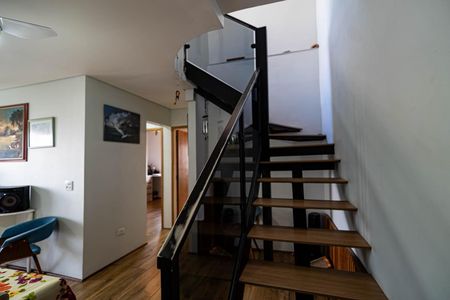 Apartamento à venda com 162m², 3 quartos e 1 vaga Apartamento à venda com 162m², 3 quartos e 1 vagaEscada