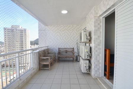 Apartamento para alugar com 118m², 3 quartos e 2 vagas Apartamento para alugar com 118m², 3 quartos e 2 vagasVaranda