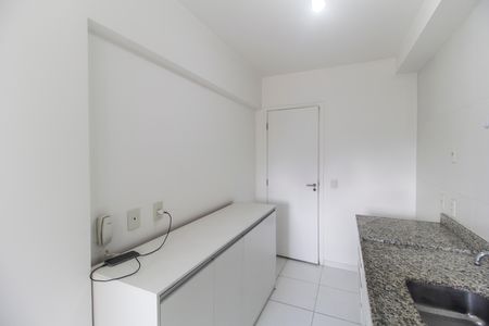 Cozinha de apartamento para alugar com 1 quarto, 46m² em Jardim Tupanci, Barueri