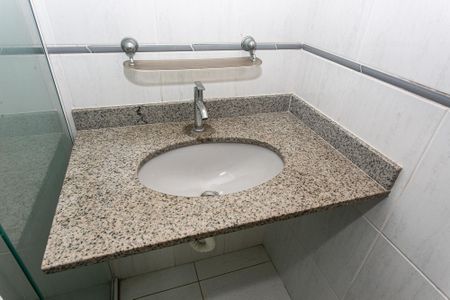 Apartamento para alugar com 60m², 2 quartos e 2 vagas Apartamento para alugar com 60m², 2 quartos e 2 vagasBanheiro