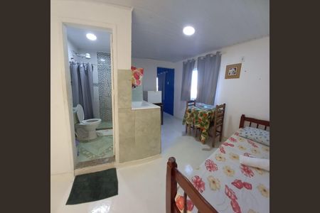 Sala / Quarto de kitnet/studio para alugar com 1 quarto, 22m² em Unamar, Cabo Frio