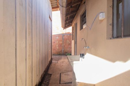 Casa para alugar com 60m², 2 quartos e 1 vagaÁrea de serviço