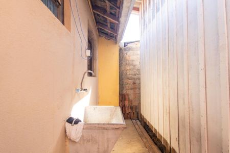 Casa para alugar com 60m², 2 quartos e 1 vagaÁrea de serviço