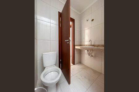 Casa de condomínio para alugar com 71m², 2 quartos e 1 vaga Casa de condomínio para alugar com 71m², 2 quartos e 1 vagaBanheiro da Suíte 2