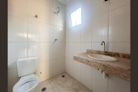 Casa de condomínio para alugar com 71m², 2 quartos e 1 vaga Casa de condomínio para alugar com 71m², 2 quartos e 1 vagaBanheiro da Suíte 1