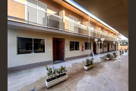 Casa de condomínio para alugar com 71m², 2 quartos e 1 vaga Casa de condomínio para alugar com 71m², 2 quartos e 1 vagaFachada das casas