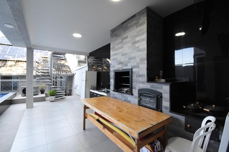 Casa para alugar com 220m², 3 quartos e 3 vagasÁrea externa - Churrasqueira