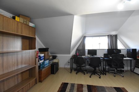 Casa para alugar com 220m², 3 quartos e 3 vagasÁtico