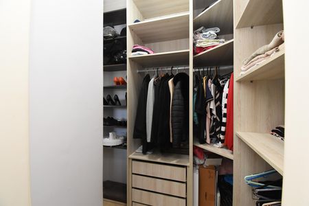 Casa para alugar com 220m², 3 quartos e 3 vagasCloset da suíte