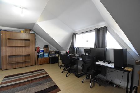 Casa para alugar com 220m², 3 quartos e 3 vagasÁtico