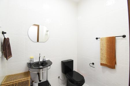 Casa para alugar com 220m², 3 quartos e 3 vagasBanheiro externo