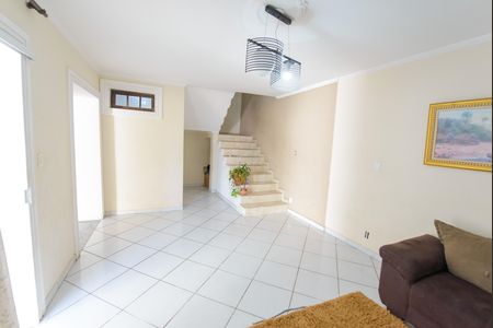 Casa para alugar com 100m², 3 quartos e 1 vaga Casa para alugar com 100m², 3 quartos e 1 vagaSala