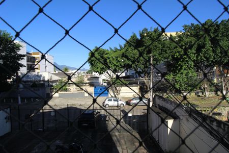 Quarto 1 - Vista de casa de condomínio para alugar com 2 quartos, 67m² em Taquara, Rio de Janeiro