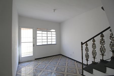 Sala de casa de condomínio para alugar com 2 quartos, 67m² em Taquara, Rio de Janeiro