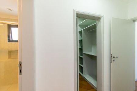 Apartamento para alugar com 130m², 3 quartos e 4 vagas Apartamento para alugar com 130m², 3 quartos e 4 vagasSuíte