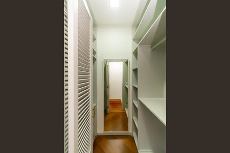 Apartamento para alugar com 130m², 3 quartos e 4 vagas Apartamento para alugar com 130m², 3 quartos e 4 vagasSuíte - Closet