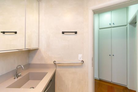 Apartamento para alugar com 130m², 3 quartos e 4 vagas Apartamento para alugar com 130m², 3 quartos e 4 vagasBanheiro social
