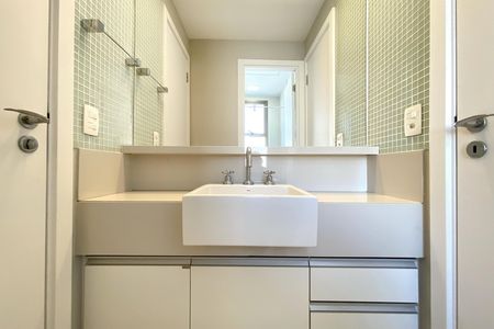 Banheiro das Semi Suites de apartamento para alugar com 4 quartos, 180m² em São Pedro, Belo Horizonte