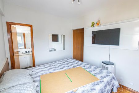 Apartamento à venda com 210m², 3 quartos e 2 vagas Apartamento à venda com 210m², 3 quartos e 2 vagasQuarto 2/ Varanda/ suite