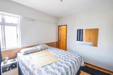 Apartamento à venda com 210m², 3 quartos e 2 vagas Apartamento à venda com 210m², 3 quartos e 2 vagasQuarto 2/ Varanda/ suite