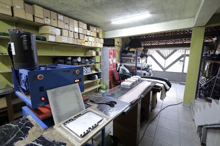 Garagem de casa à venda com 3 quartos, 168m² em Utinga, Santo André
