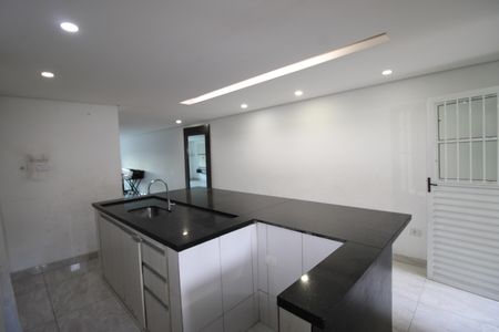 Casa para alugar com 225m², 4 quartos e 1 vagaCozinha