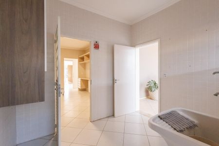 Casa para alugar com 250m², 6 quartos e 5 vagas Casa para alugar com 250m², 6 quartos e 5 vagasÁrea de Serviço
