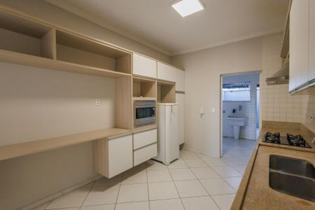 Casa para alugar com 250m², 6 quartos e 5 vagas Casa para alugar com 250m², 6 quartos e 5 vagasCozinha