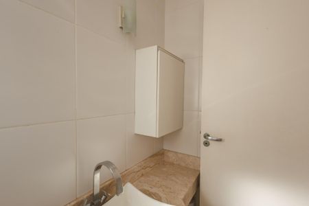 Casa para alugar com 250m², 6 quartos e 5 vagas Casa para alugar com 250m², 6 quartos e 5 vagasBanheiro entrada