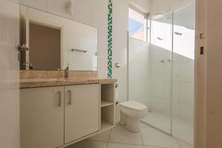 Casa para alugar com 250m², 6 quartos e 5 vagas Casa para alugar com 250m², 6 quartos e 5 vagasBanheiro Suíte 2