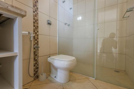 Casa para alugar com 250m², 6 quartos e 5 vagas Casa para alugar com 250m², 6 quartos e 5 vagasBanheiro Corredor