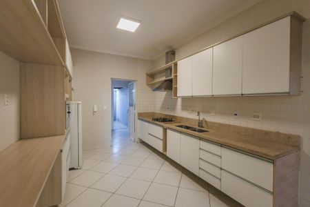 Casa para alugar com 250m², 6 quartos e 5 vagas Casa para alugar com 250m², 6 quartos e 5 vagasCozinha