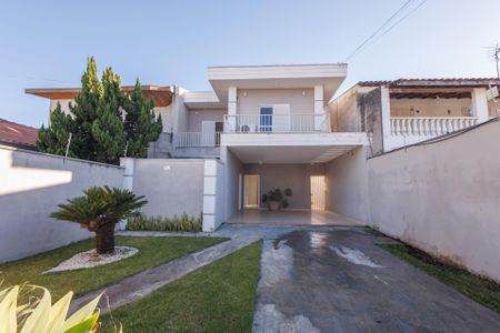 Casa para alugar com 250m², 6 quartos e 5 vagas Casa para alugar com 250m², 6 quartos e 5 vagasFachada
