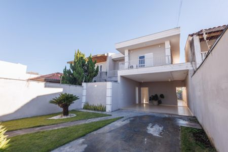 Casa para alugar com 250m², 6 quartos e 5 vagas Casa para alugar com 250m², 6 quartos e 5 vagasFachada
