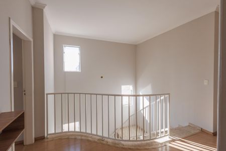 Casa para alugar com 250m², 6 quartos e 5 vagas Casa para alugar com 250m², 6 quartos e 5 vagasHall social