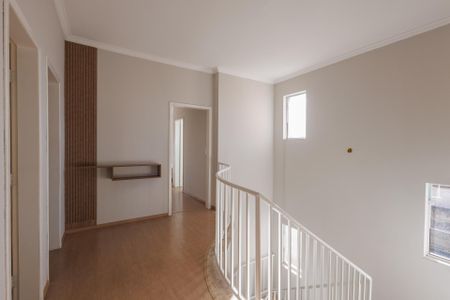 Casa para alugar com 250m², 6 quartos e 5 vagas Casa para alugar com 250m², 6 quartos e 5 vagasHall social