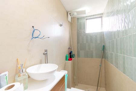Apartamento à venda com 70m², 2 quartos e 1 vaga Apartamento à venda com 70m², 2 quartos e 1 vagaBanheiro